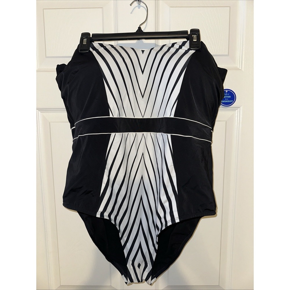New SWIMSUITS FOR ALL Black White Striped Colorblock One Piece Swimsuit Women 24